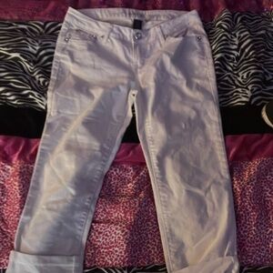 White capri jeans
